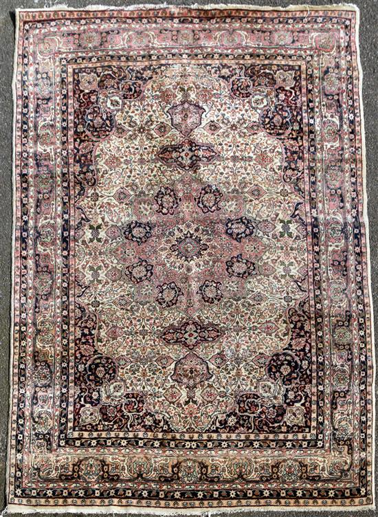 Tabriz rug, 9ft by 6ft 1in(-)